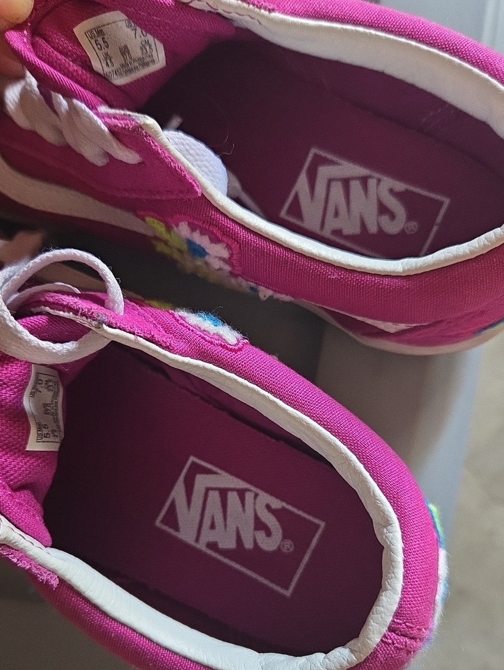 Vans - Picture 7 of 7